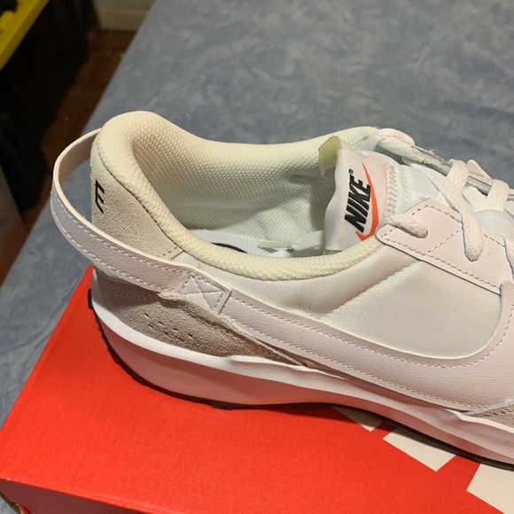 MENS NIKE SNEAKERS NEW IN BOX SIZE 101/2 / 11 / 12 / 3 PAIR AVAILABLE - Picture 2 of 10